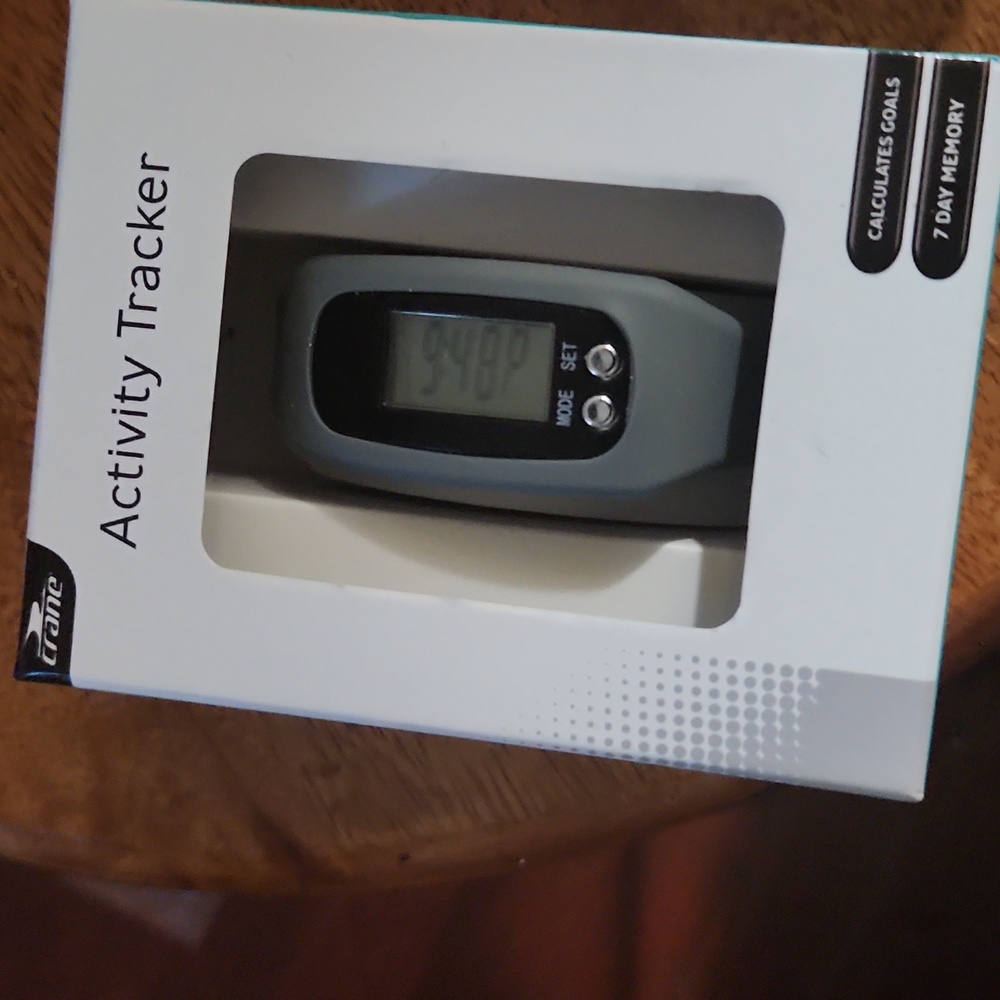Activity Tracker Fitbit - Picture 2 of 2